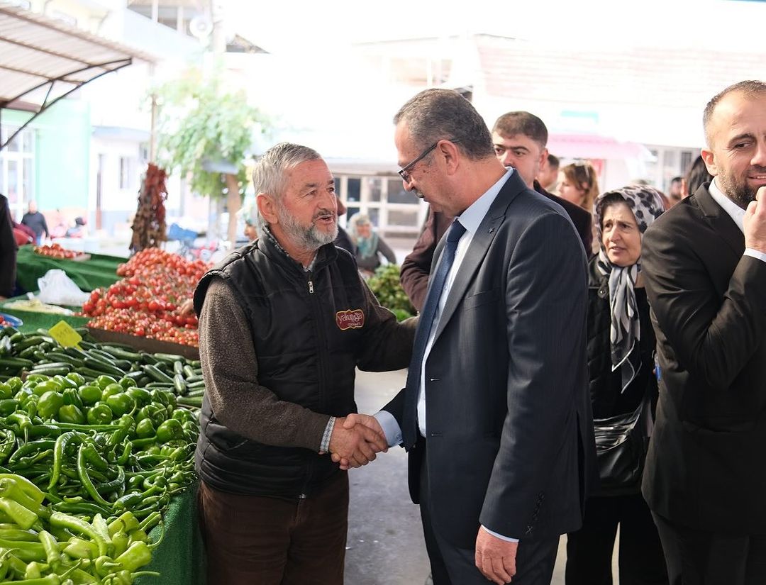 Mahallelerimizi+tek+tek+gezecek,+hemşehrilerimizin+dertlerini+dinlemeye+devam+edeceğiz.+Konuşulacak,+çözülecek+çok+konu+var.+Allah’ın+izniyle+kıymetli+şehrimiz+Sultanhisar’ı+refaha+erdirmek+için+var+gücümüzle+ç (2)