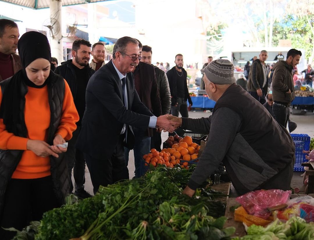 Mahallelerimizi+tek+tek+gezecek,+hemşehrilerimizin+dertlerini+dinlemeye+devam+edeceğiz.+Konuşulacak,+çözülecek+çok+konu+var.+Allah’ın+izniyle+kıymetli+şehrimiz+Sultanhisar’ı+refaha+erdirmek+için+var+gücümüzle+çalış